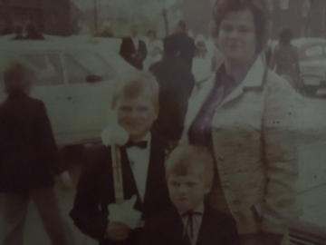 Teil-Familie 1973 in Castrop-Rauxel, Papa war wohl auf Zeche arbeiten, Foto knipste eine Tante.